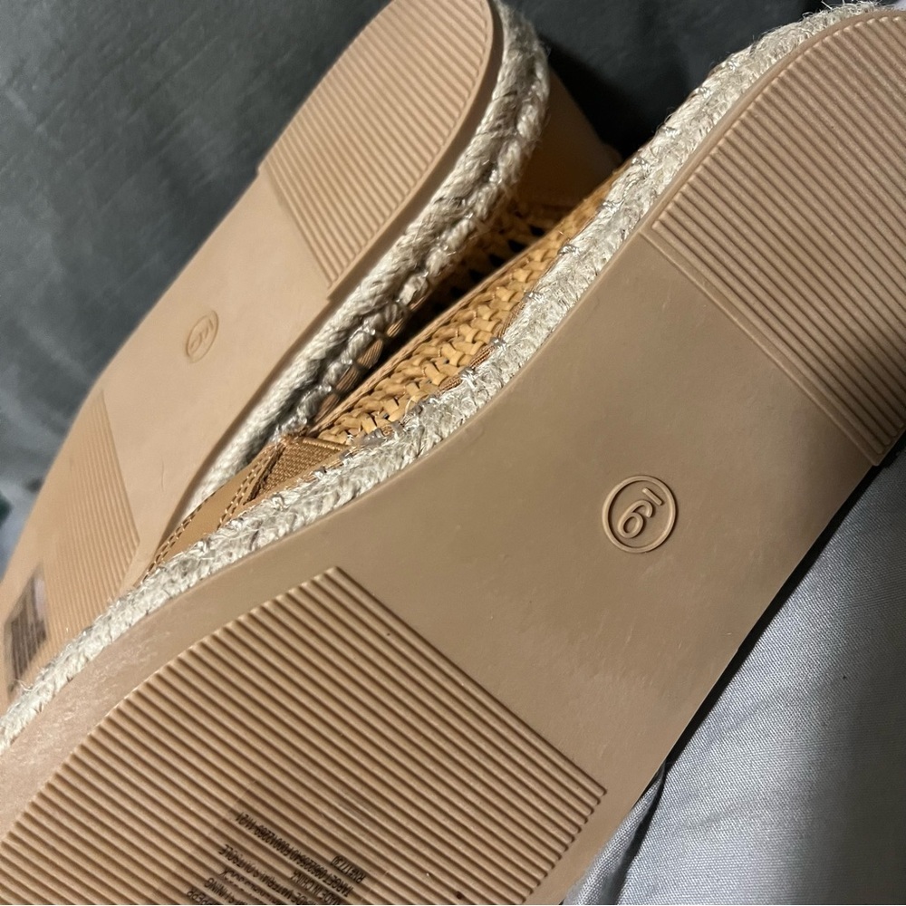 Universal Thread Straw Yellow Flat - image 3